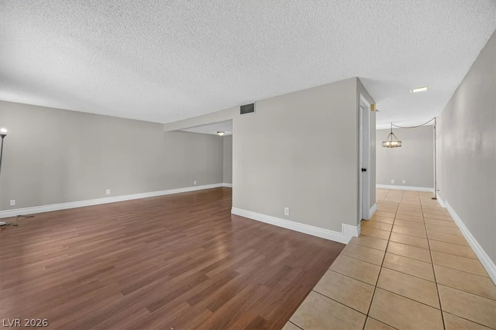4669 Kelly Barry, Las Vegas, NV 89121