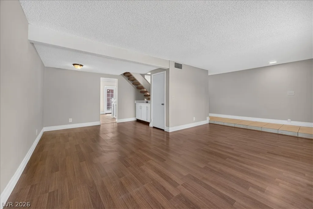 4669 Kelly Barry, Las Vegas, NV 89121