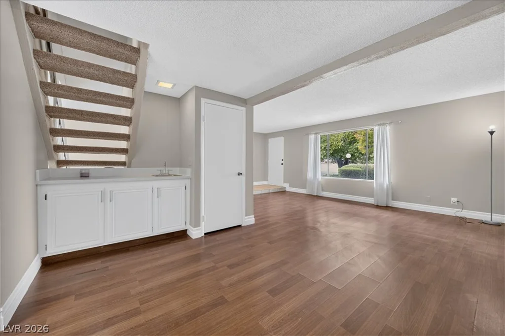 4669 Kelly Barry, Las Vegas, NV 89121