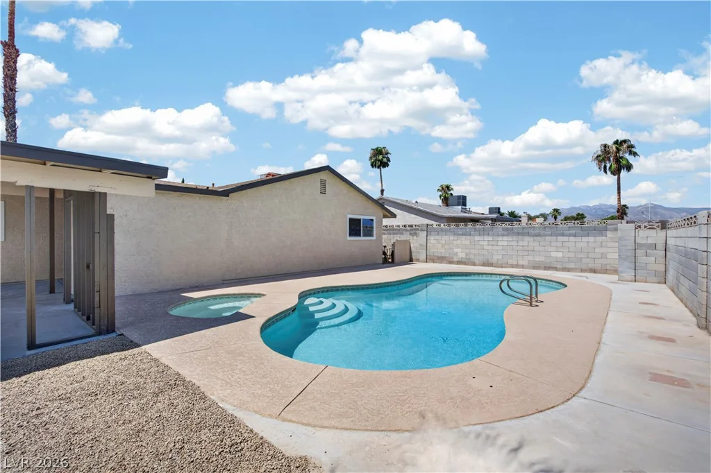 6216 Sespe, Las Vegas, NV 89108