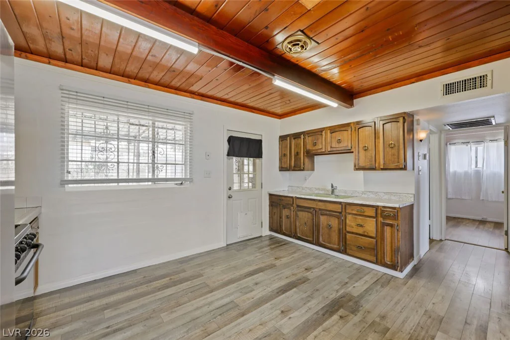 421 Stanford, Las Vegas, NV 89107