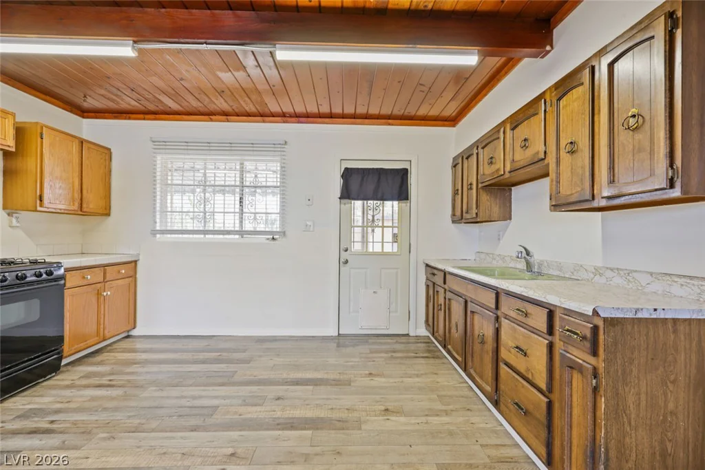 421 Stanford, Las Vegas, NV 89107