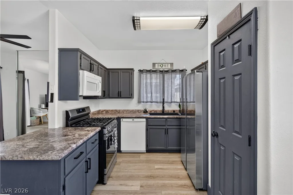 3250 Mystic Ridge, Las Vegas, NV 89129