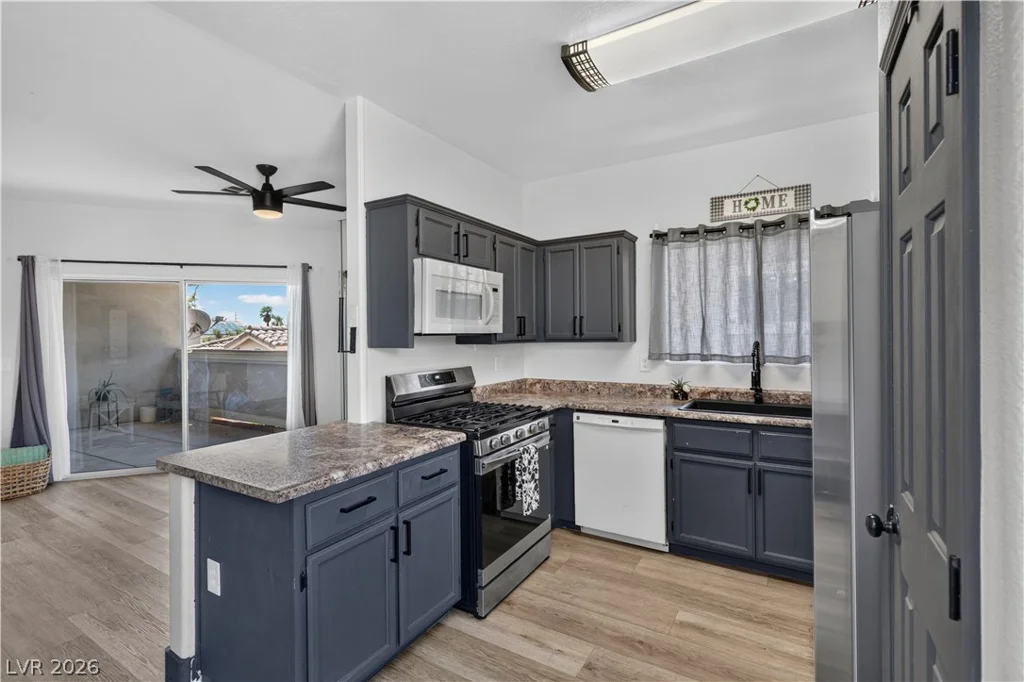 3250 Mystic Ridge, Las Vegas, NV 89129