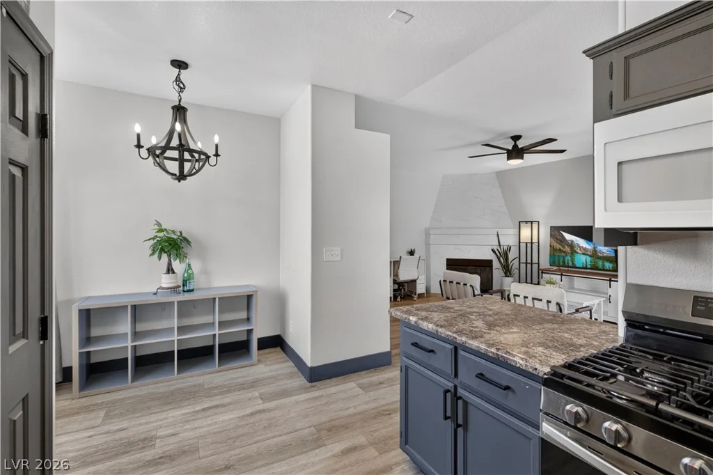 3250 Mystic Ridge, Las Vegas, NV 89129