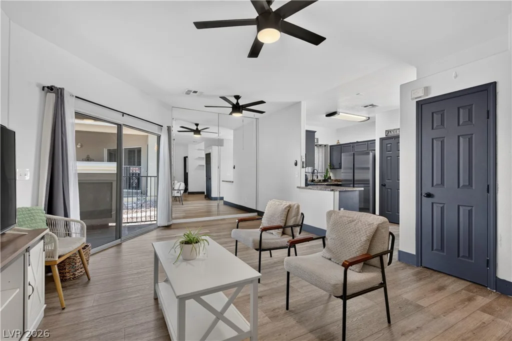 3250 Mystic Ridge, Las Vegas, NV 89129