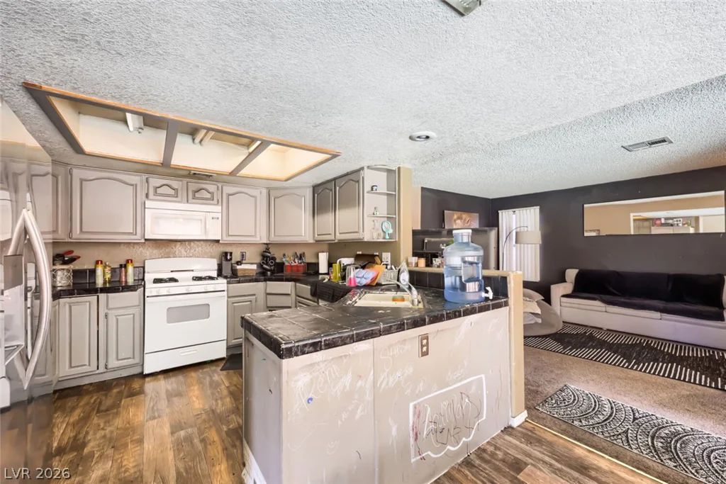 401 Crater, Henderson, NV 89014