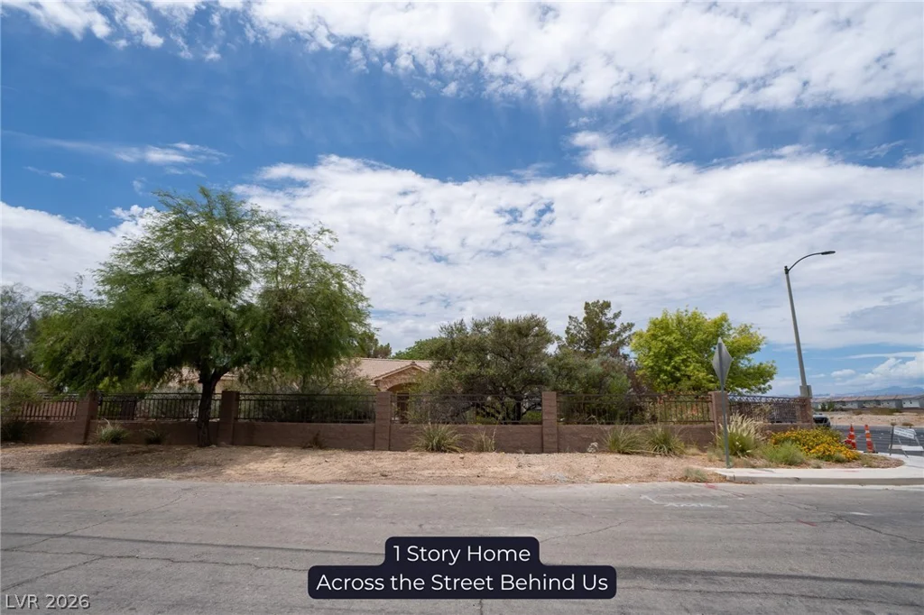 10503 Bella Camrosa, Las Vegas, NV 89141