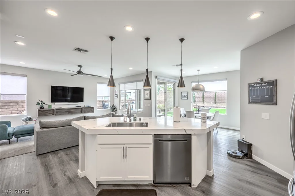 2592 Iron Crest, Las Vegas, NV 89138