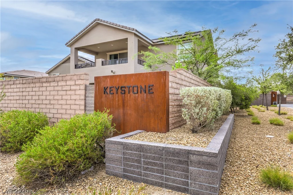 2592 Iron Crest, Las Vegas, NV 89138