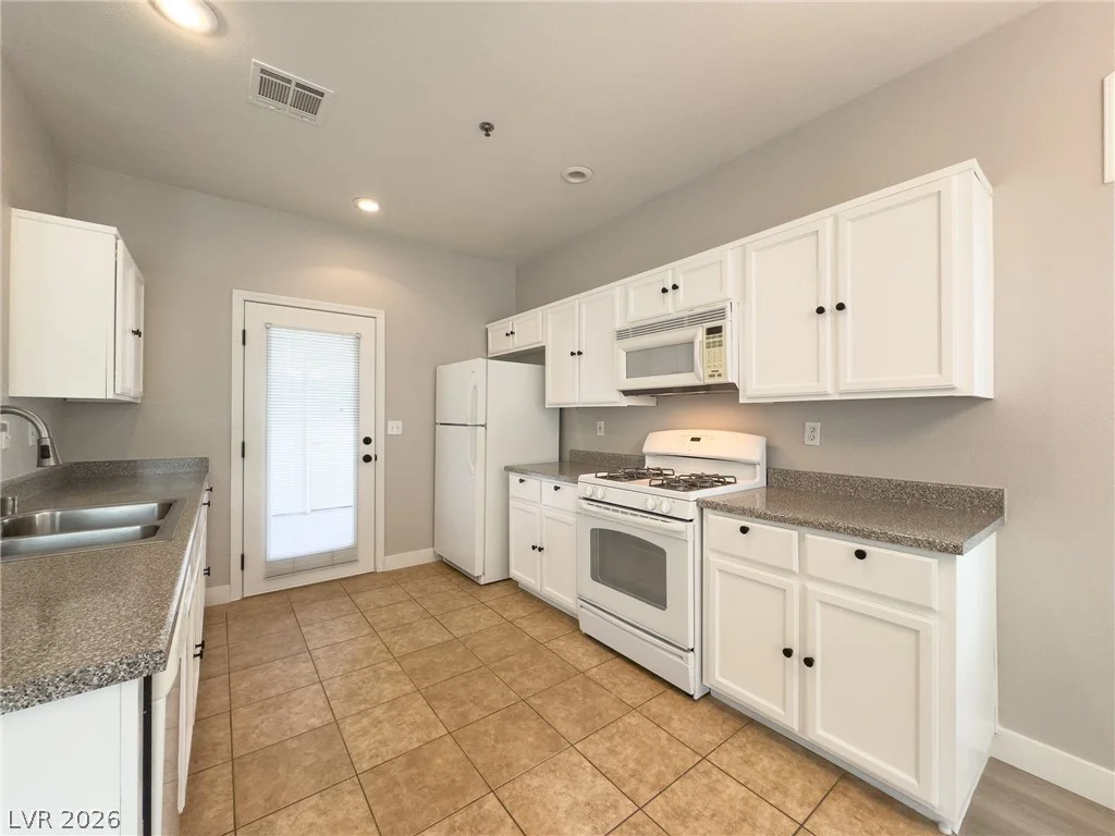 10020 Benjamin Nicholas, Las Vegas, NV 89144