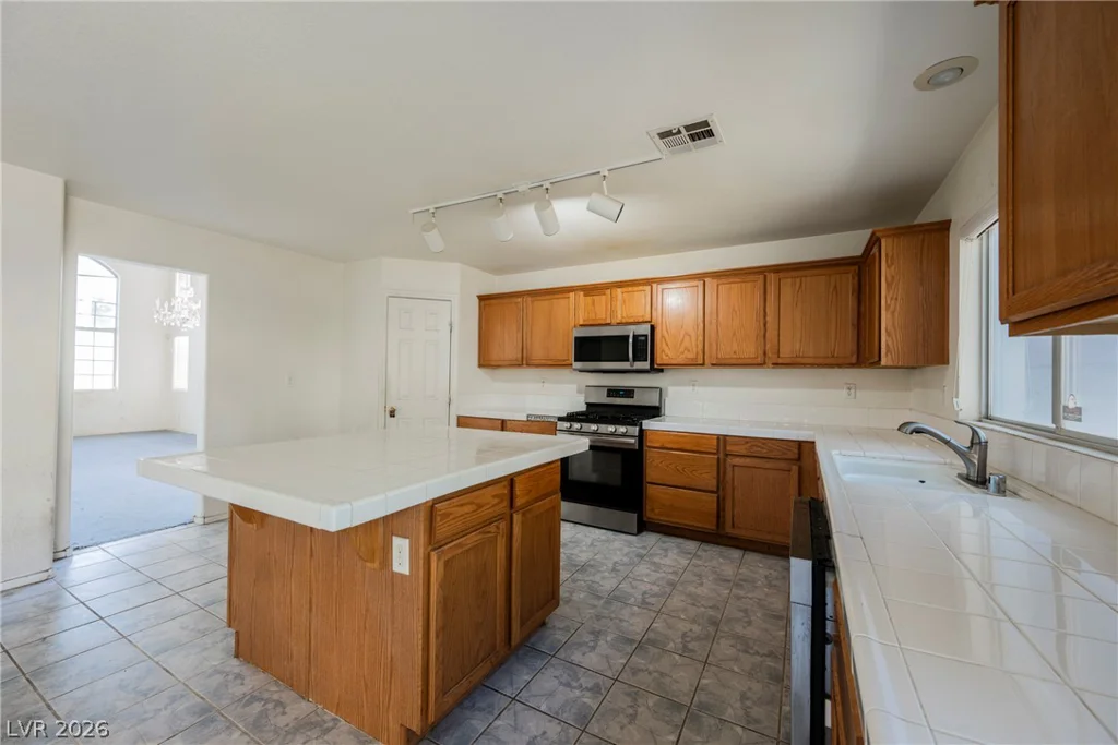 2422 Island Paradise, North Las Vegas, NV 89031