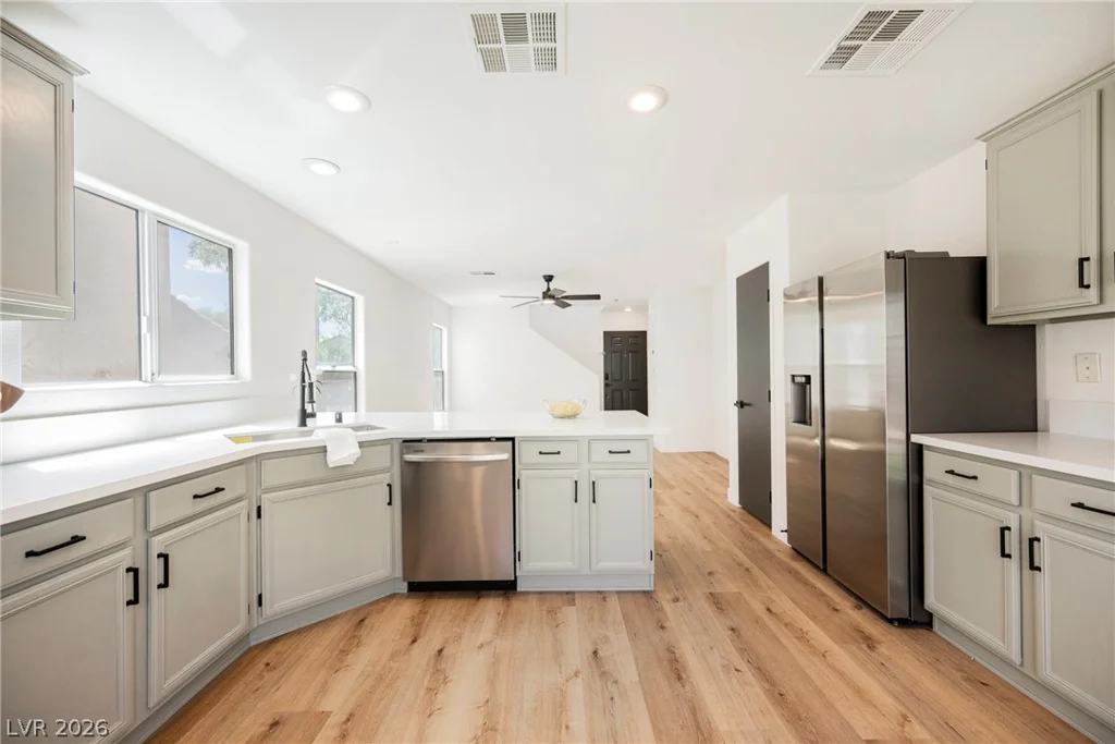 516 Shewsbury, Las Vegas, NV 89178