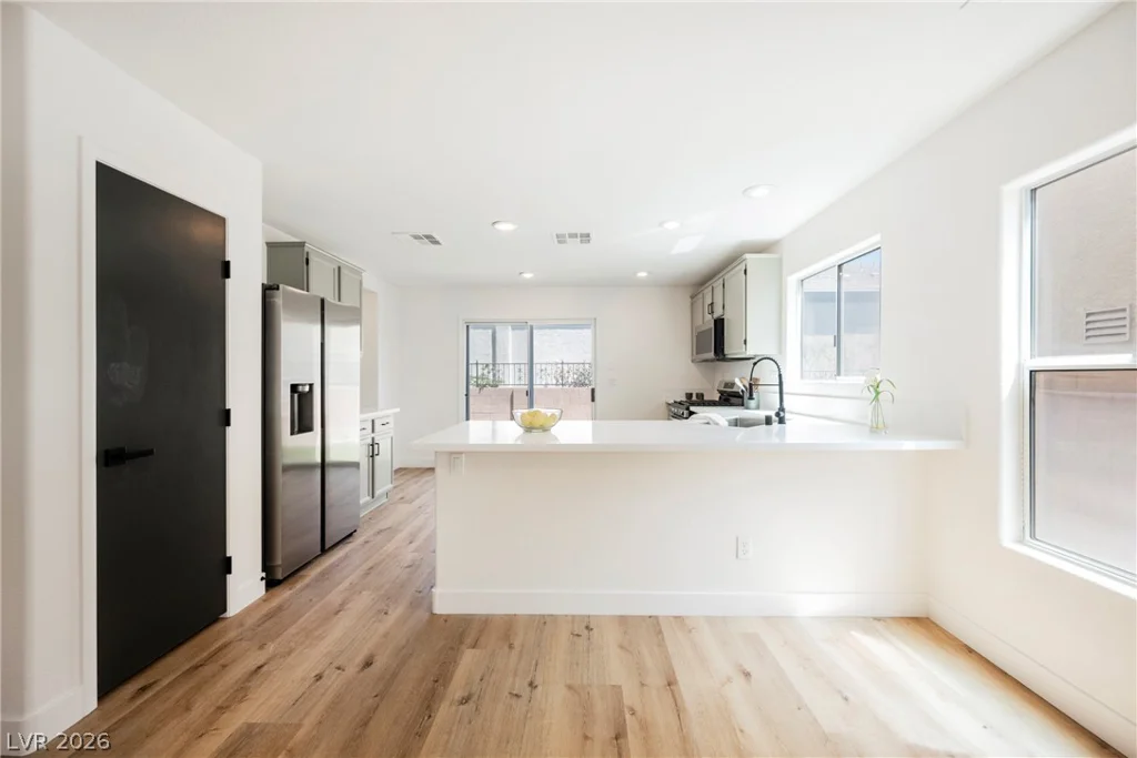 516 Shewsbury, Las Vegas, NV 89178