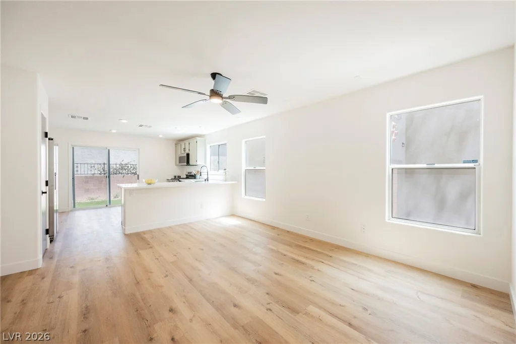 516 Shewsbury, Las Vegas, NV 89178
