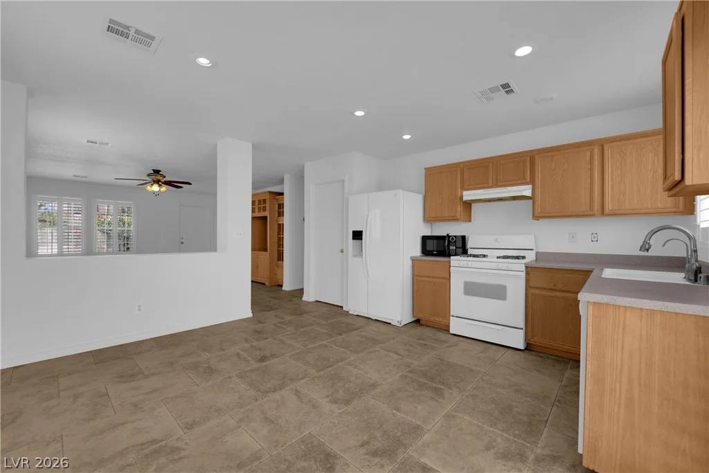 8548 Shady Pines, Las Vegas, NV 89143