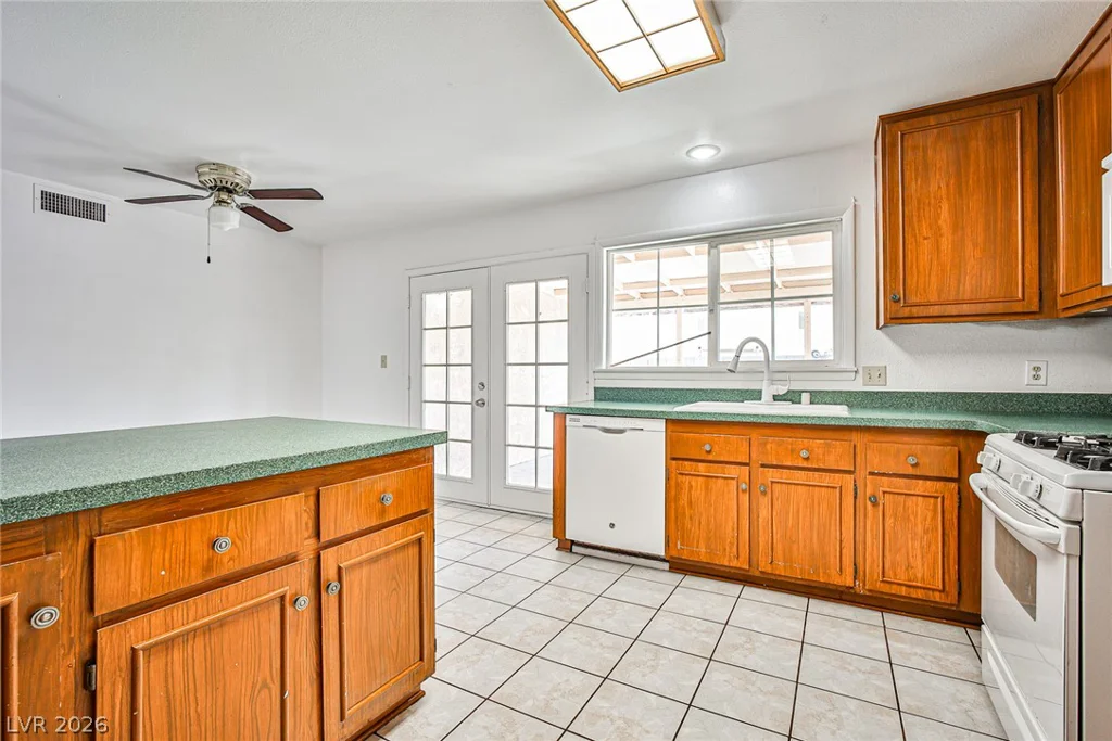 7186 Fenway, Las Vegas, NV 89147