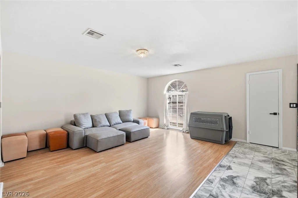 435 Los Feliz, Las Vegas, NV 89110