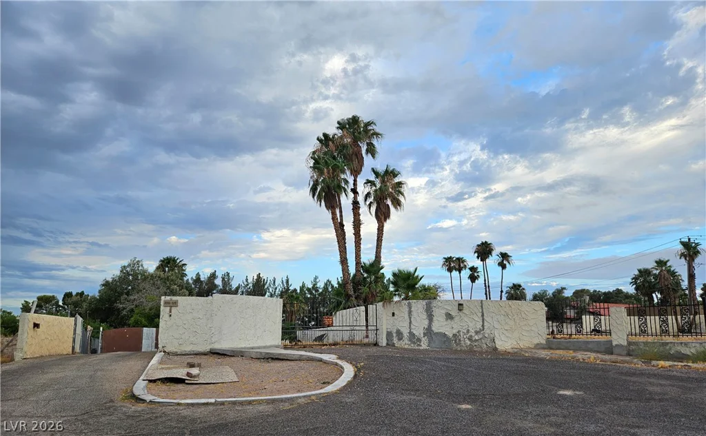 3115 Viking, Las Vegas, NV 89121