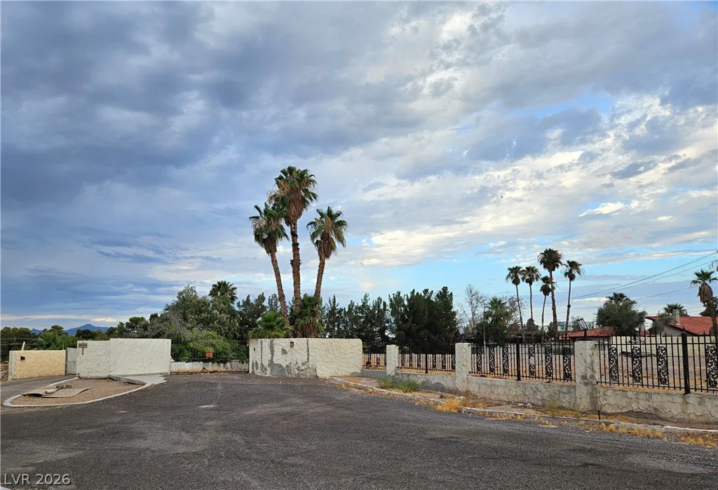 3115 Viking, Las Vegas, NV 89121