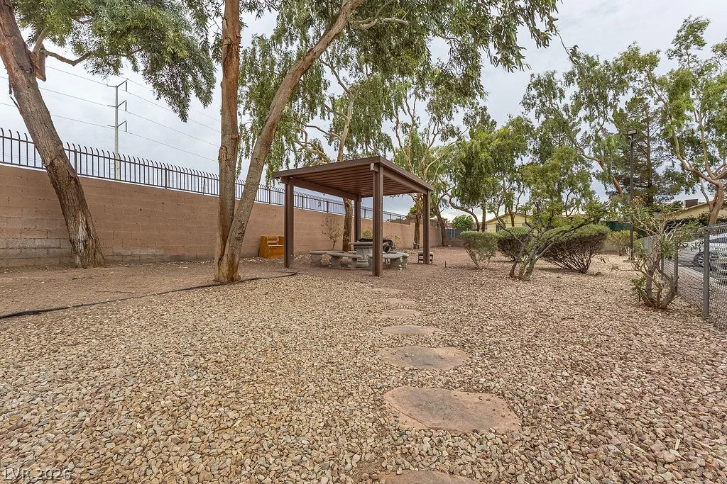 5751 Hacienda, Las Vegas, NV 89122