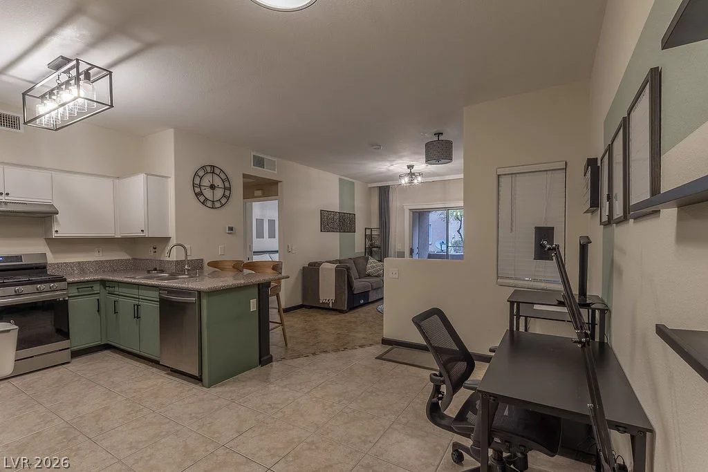 5751 Hacienda, Las Vegas, NV 89122