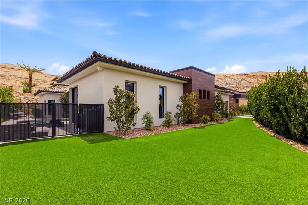 69 Olympia Canyon, Las Vegas, NV 89141