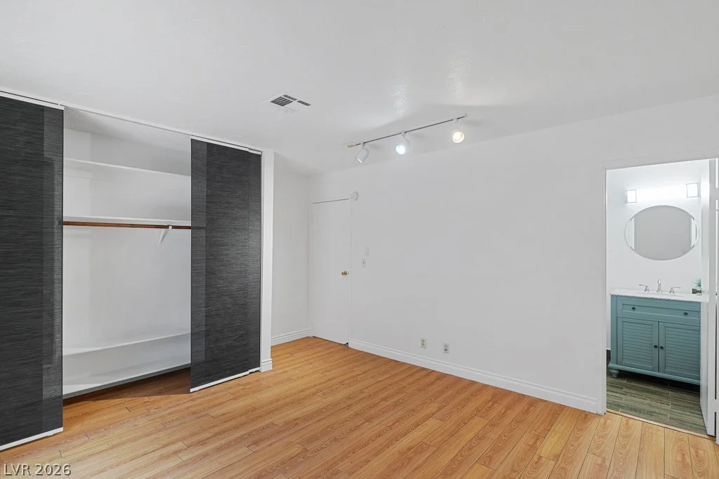 220 Shadybrook, Las Vegas, NV 89107