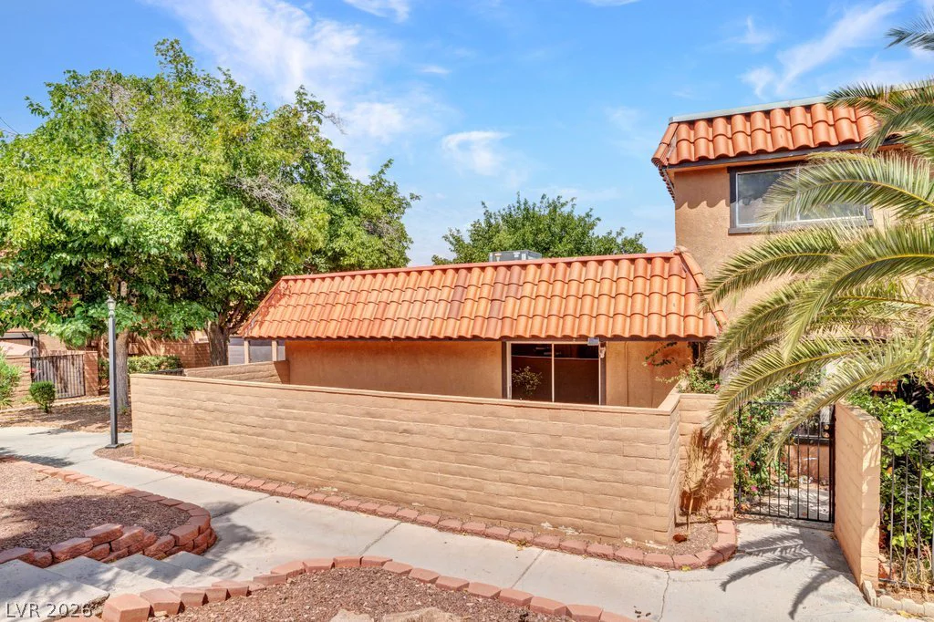 220 Shadybrook, Las Vegas, NV 89107