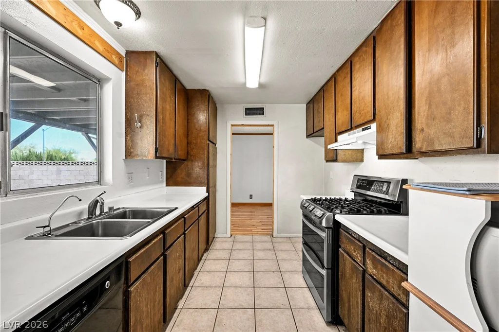 7100 Mountain Moss, Las Vegas, NV 89147