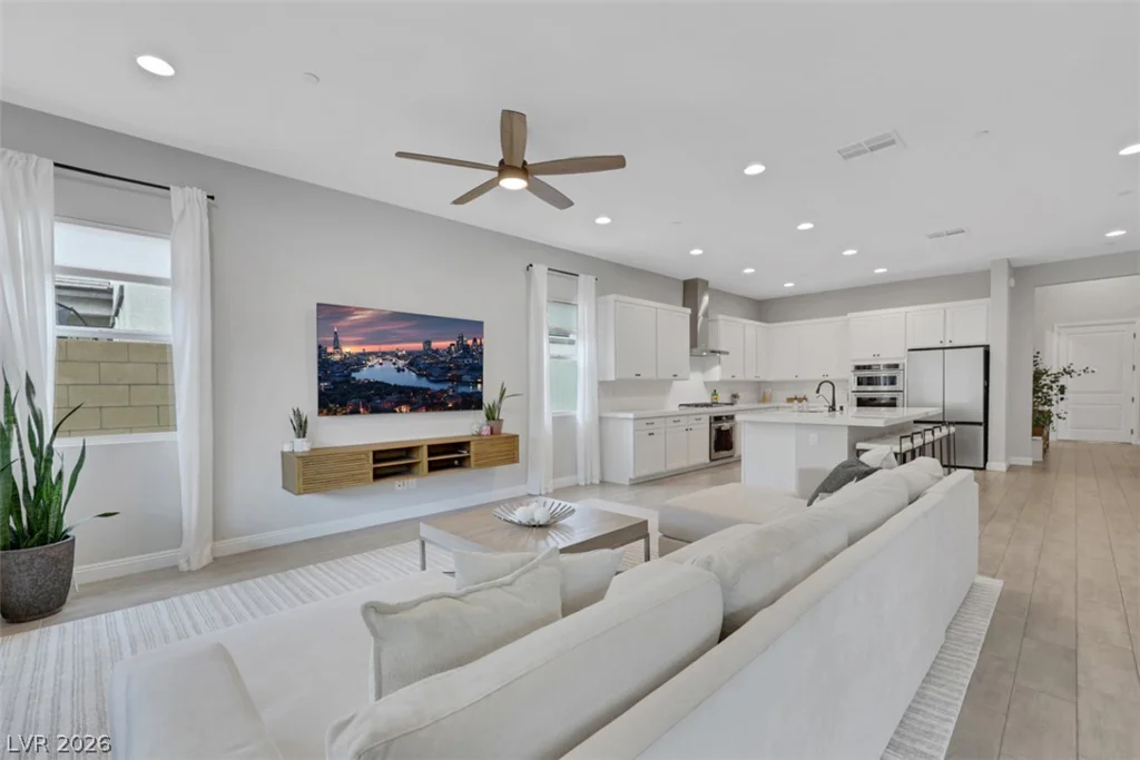812 Klamath Springs, Henderson, NV 89011