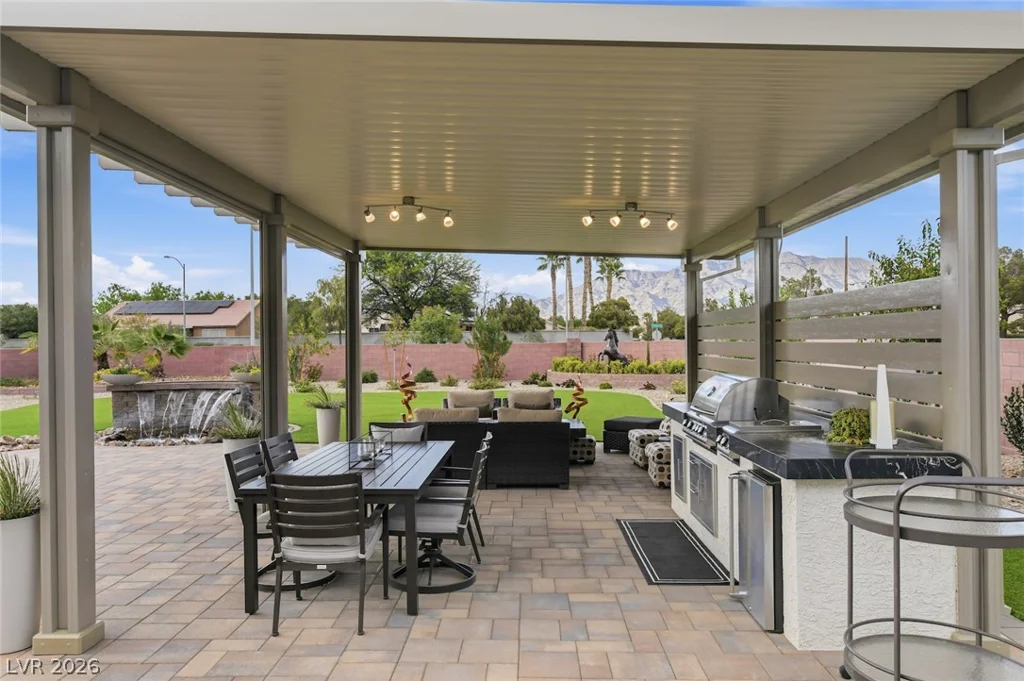 5702 Kings Bluff, Las Vegas, NV 89131