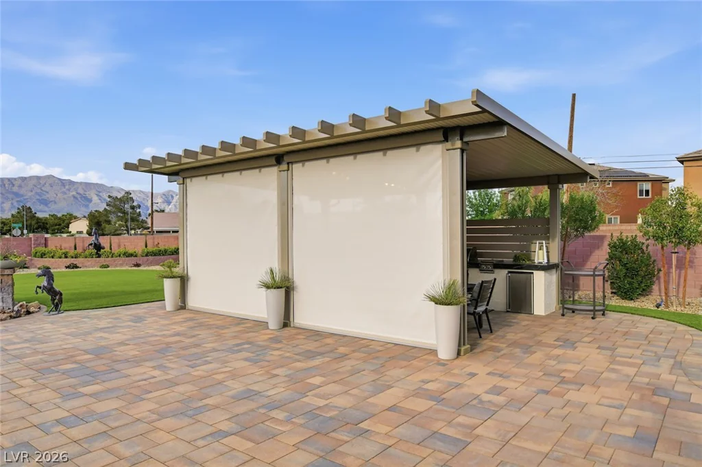 5702 Kings Bluff, Las Vegas, NV 89131