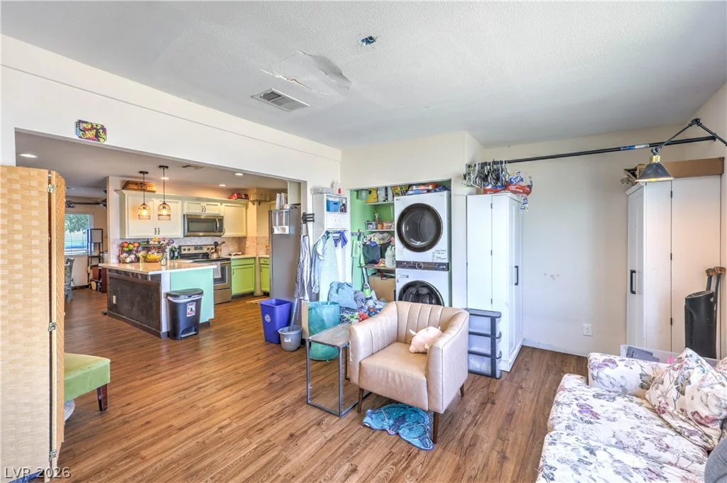 2116 Travis, North Las Vegas, NV 89030