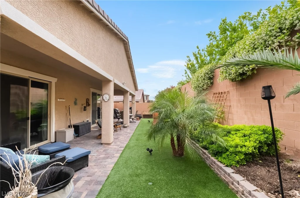 8651 Loretta Bay, Las Vegas, NV 89178