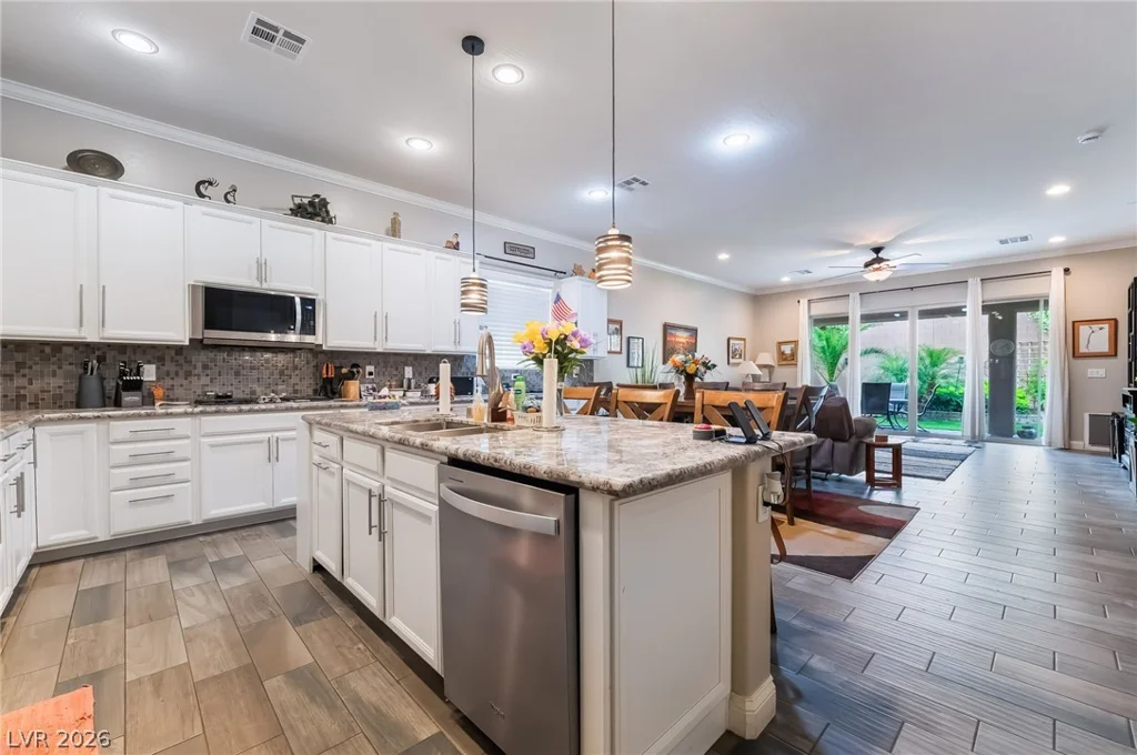 8651 Loretta Bay, Las Vegas, NV 89178
