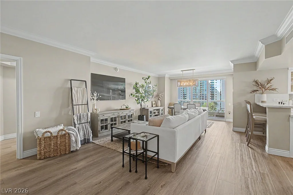 2777 Paradise, Las Vegas, NV 89109