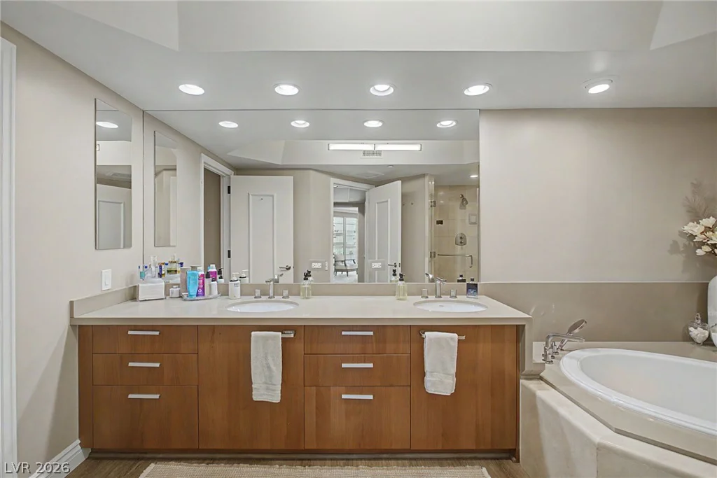 2777 Paradise, Las Vegas, NV 89109