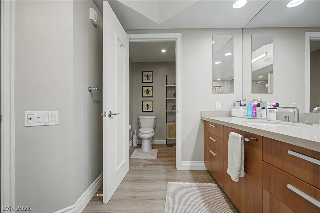 2777 Paradise, Las Vegas, NV 89109