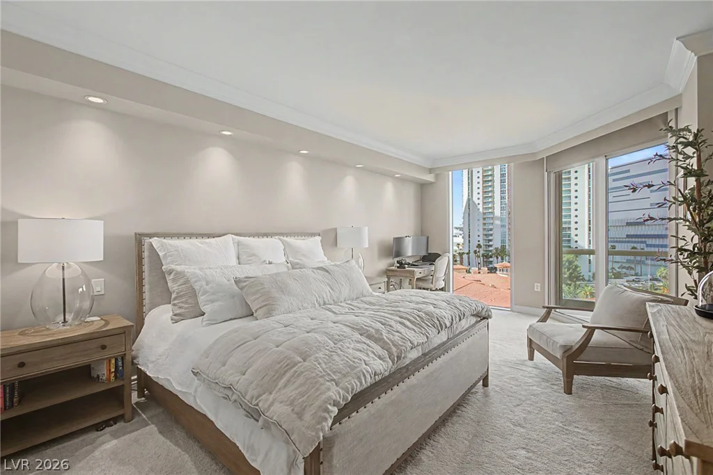 2777 Paradise, Las Vegas, NV 89109