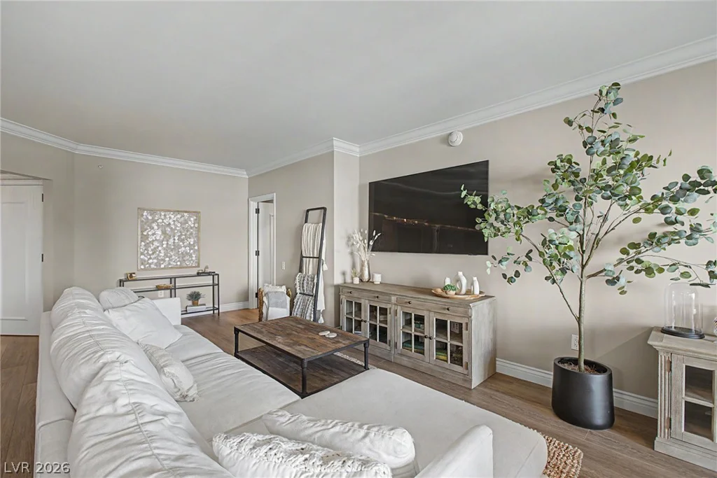 2777 Paradise, Las Vegas, NV 89109