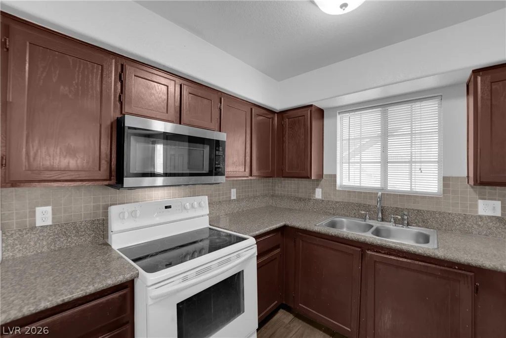 2725 Nellis, Las Vegas, NV 89121