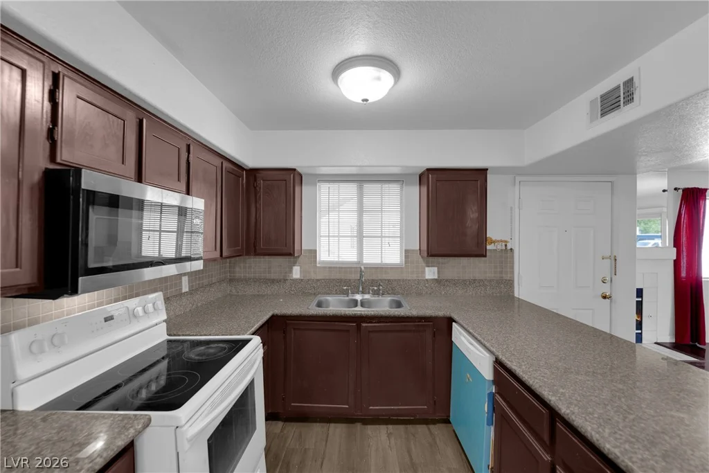 2725 Nellis, Las Vegas, NV 89121