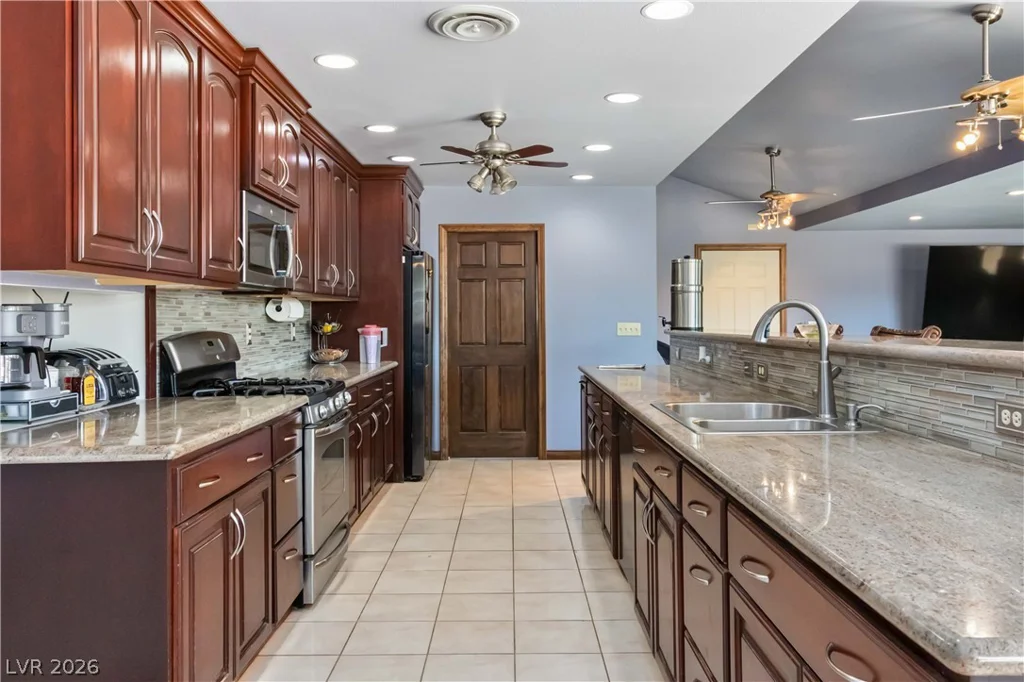 1727 Cherokee, Las Vegas, NV 89169