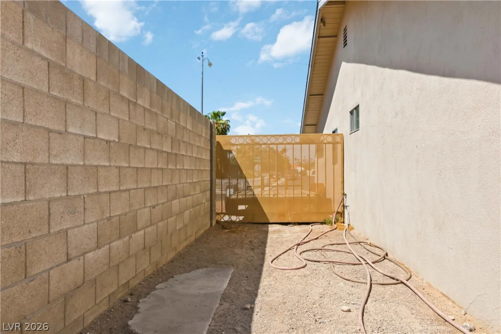 1727 Cherokee, Las Vegas, NV 89169