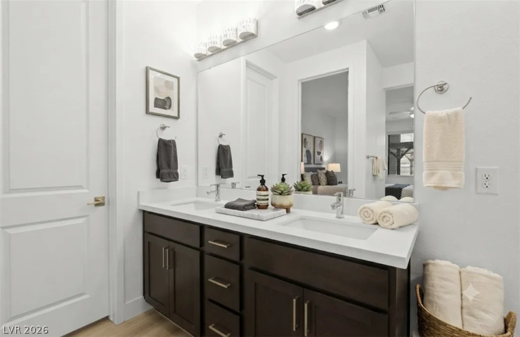 9958 Egan Valley, Las Vegas, NV 89166