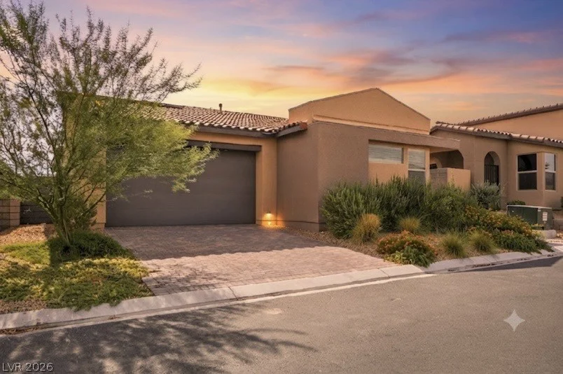 9958 Egan Valley, Las Vegas, NV 89166