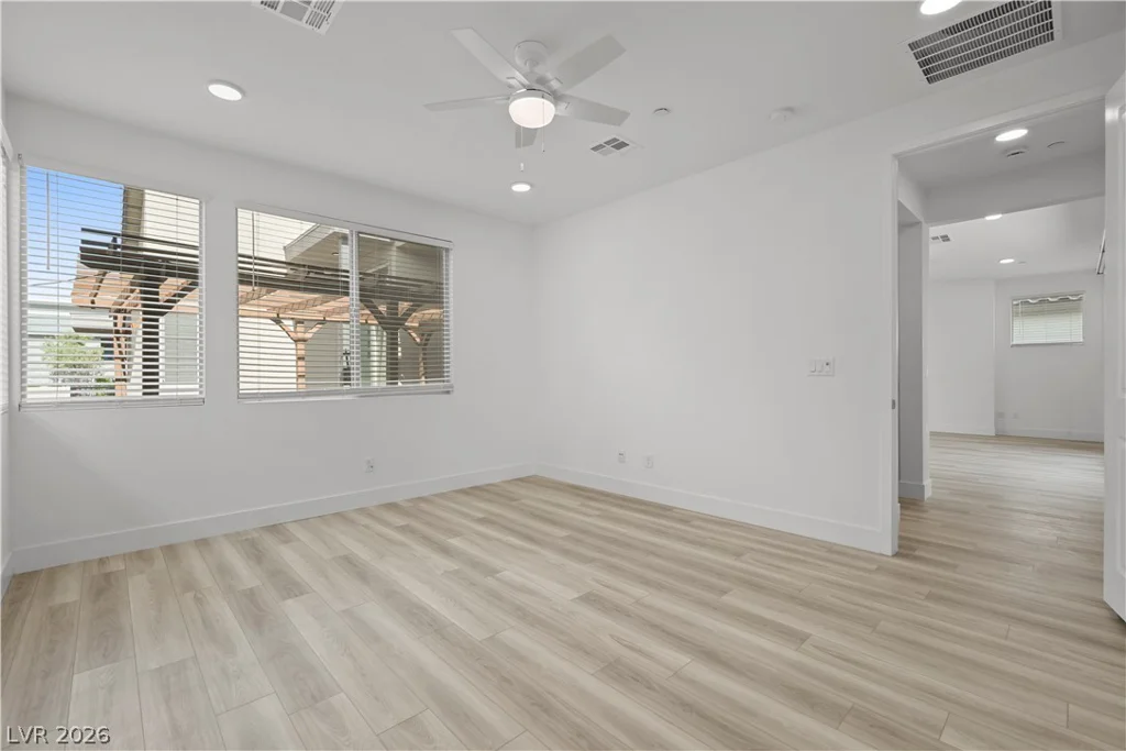 9958 Egan Valley, Las Vegas, NV 89166