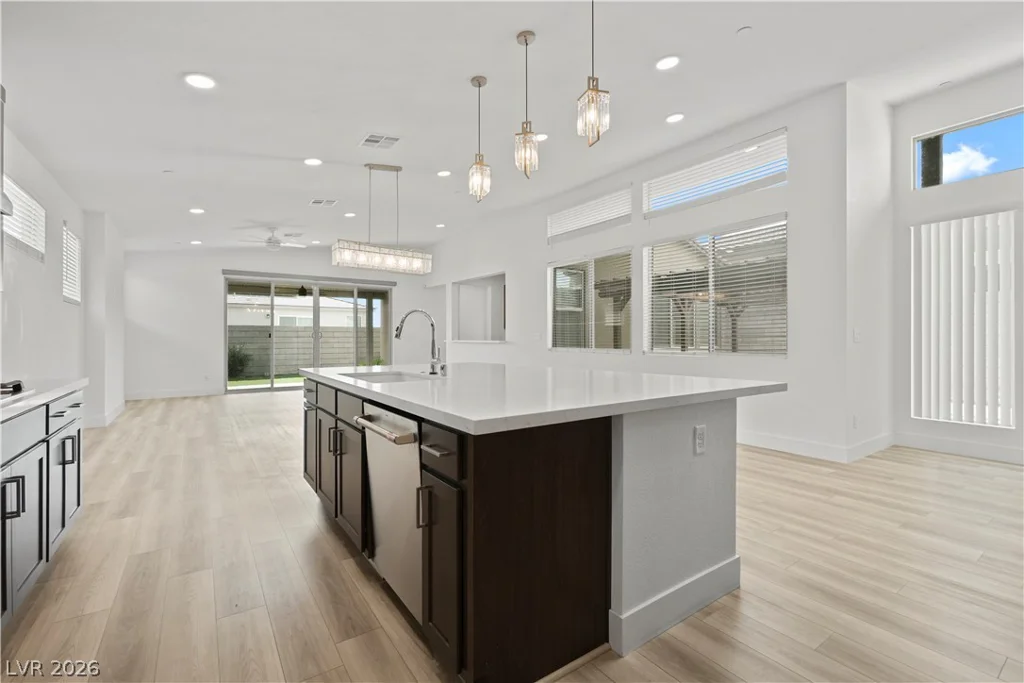 9958 Egan Valley, Las Vegas, NV 89166