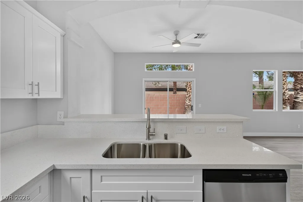 1836 Fossil Butte, North Las Vegas, NV 89032